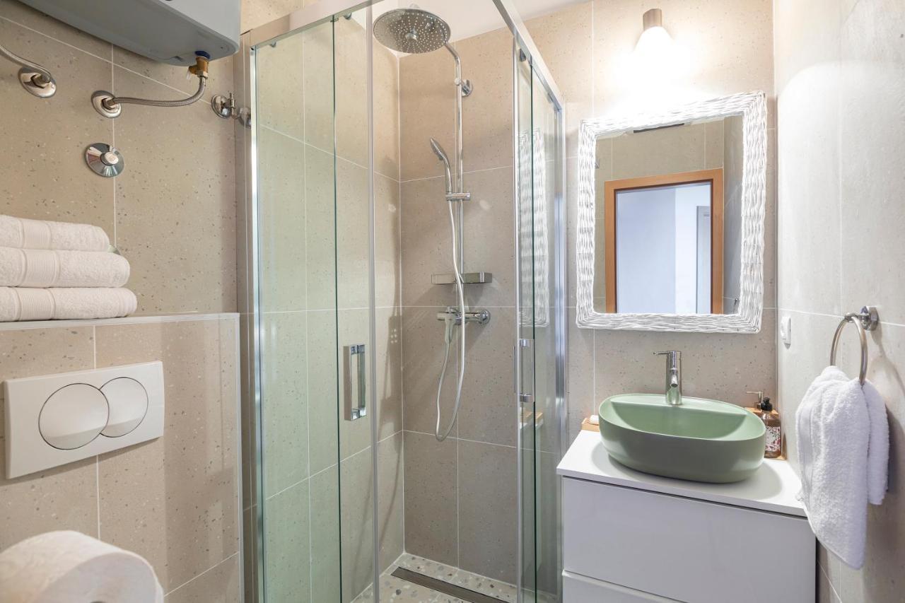 Apartman Luri Sutivan Eksteriør billede